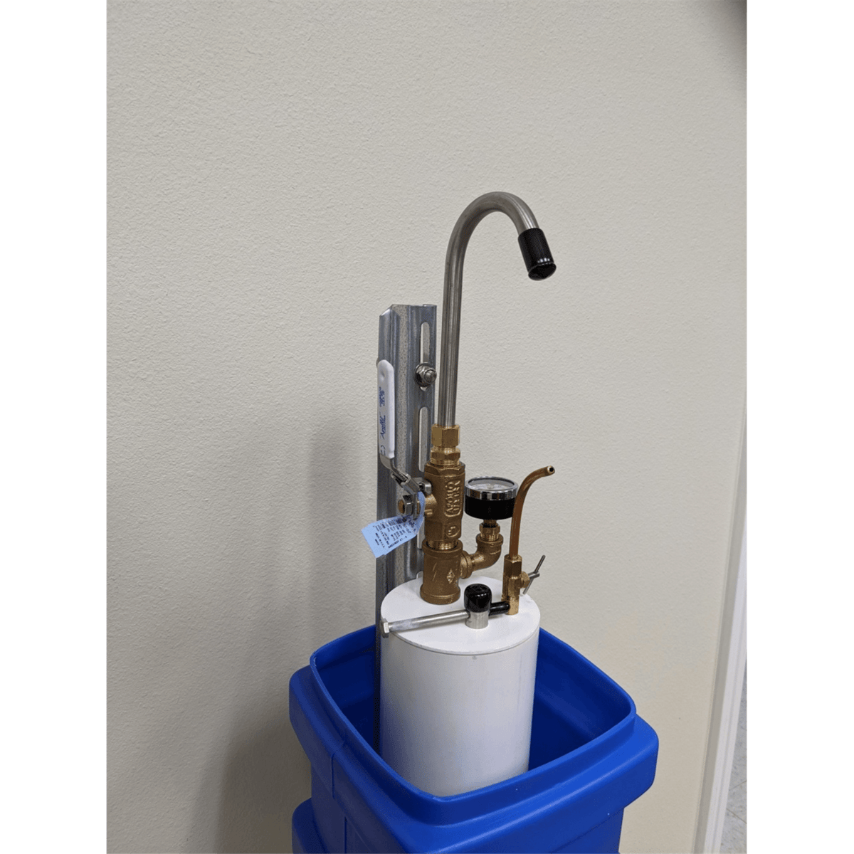 Water Plus Corp Add a 0-160 PSI Pressure Gauge to Any 301 Above Grade Sampling Station