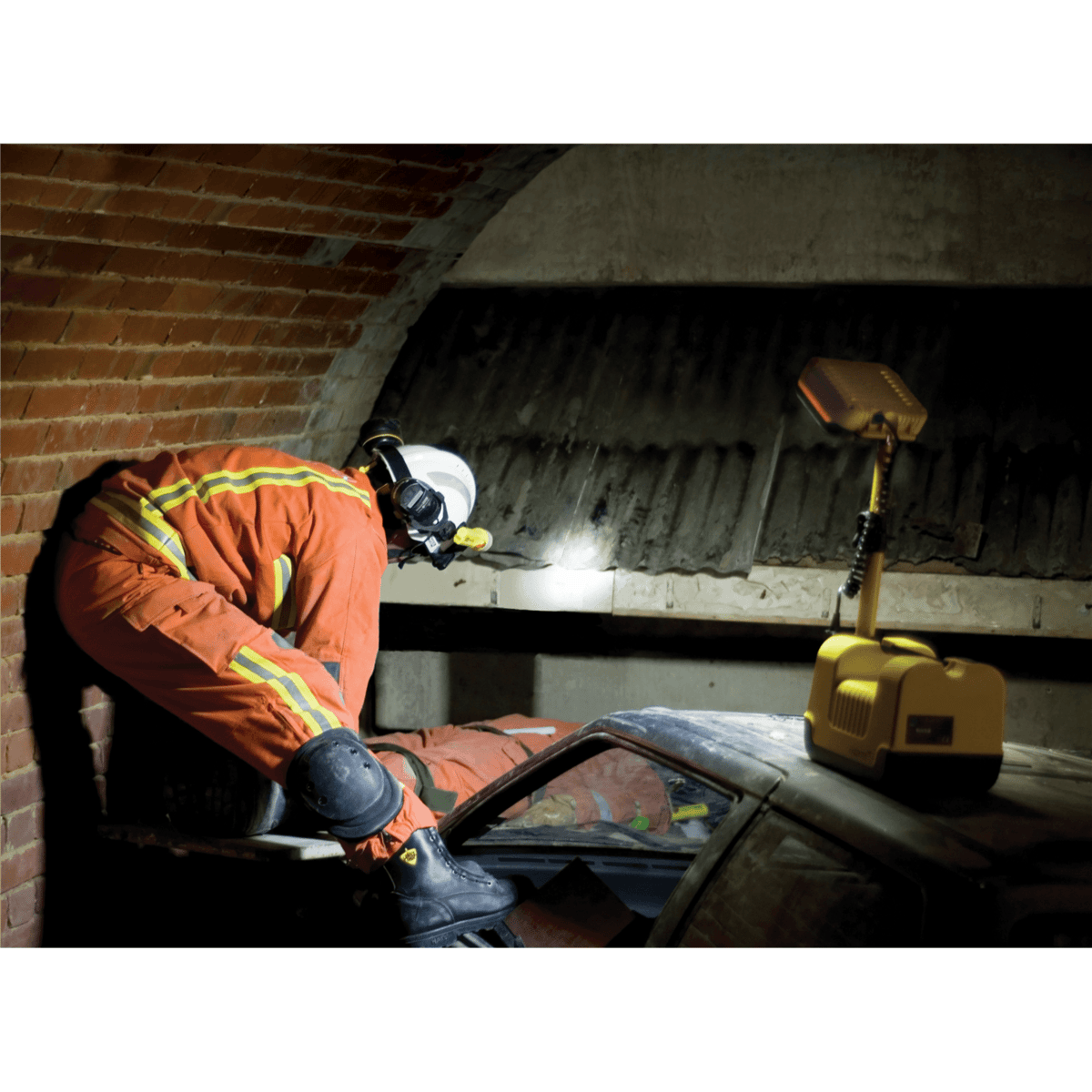 Pelican™ 9430 Remote Area Lighting System Gen 3 (Yellow)