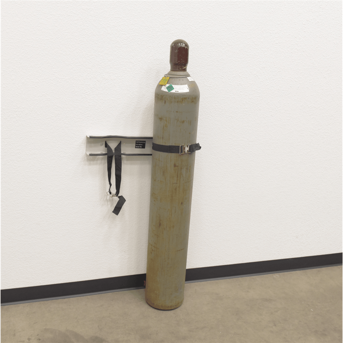Vestil Steel Wall-Mounted 2 Cylinder Bracket CB-W-2S