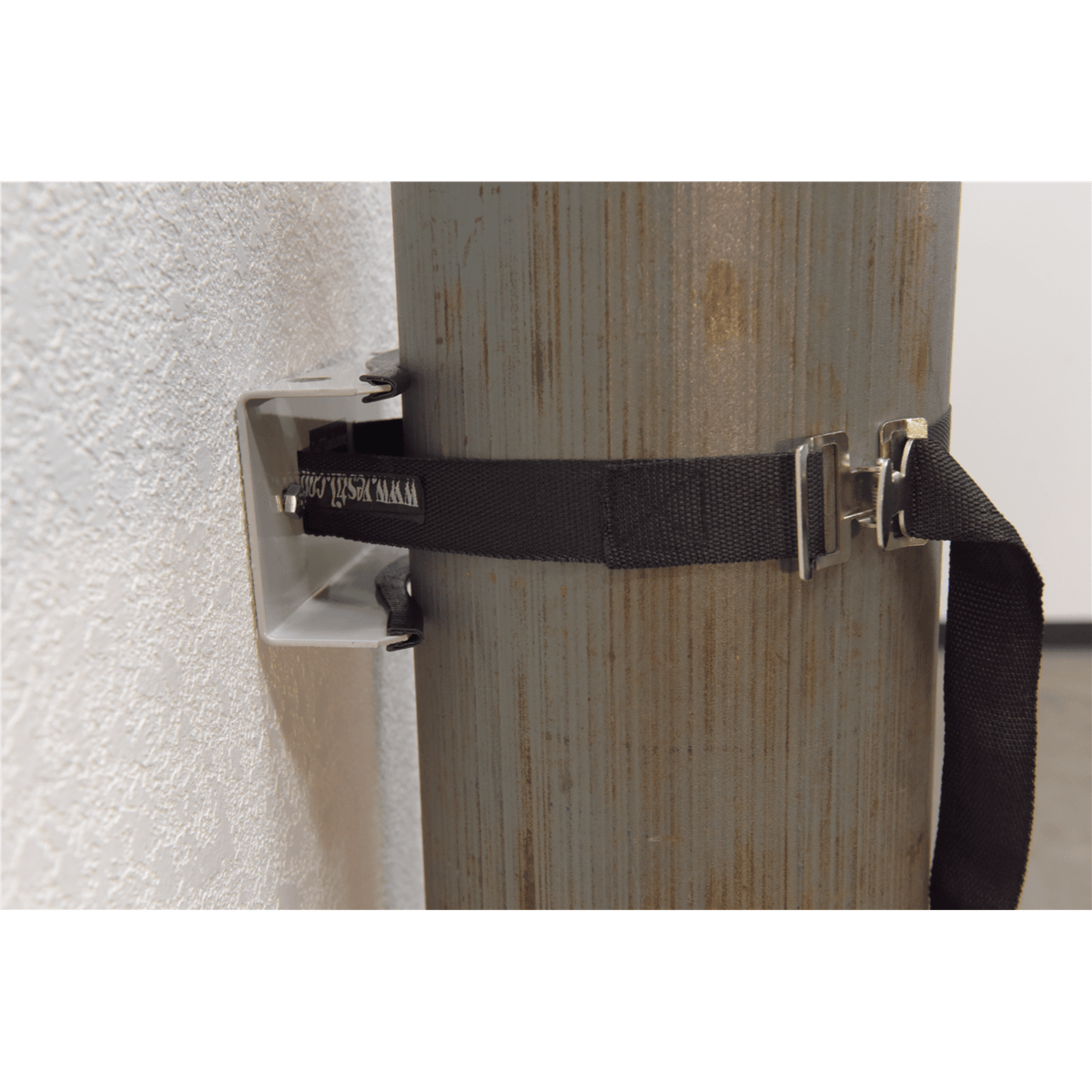 Vestil Steel Wall-Mounted 1 Cylinder Bracket CB-W-S