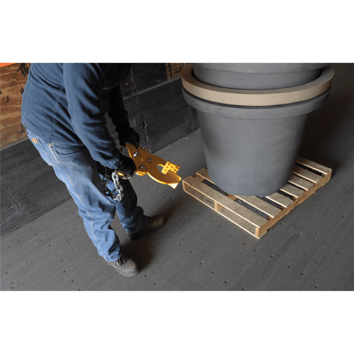 Vestil Steel Double Scissor Pallet Puller 4 In. Jaw Opening 5000 Lb. Pulling Capacity Yellow PAL-21
