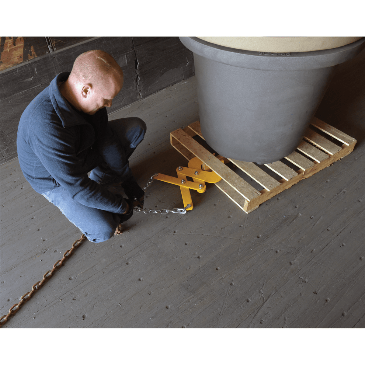 Vestil Steel Double Scissor Pallet Puller 4 In. Jaw Opening 5000 Lb. Pulling Capacity Yellow PAL-21