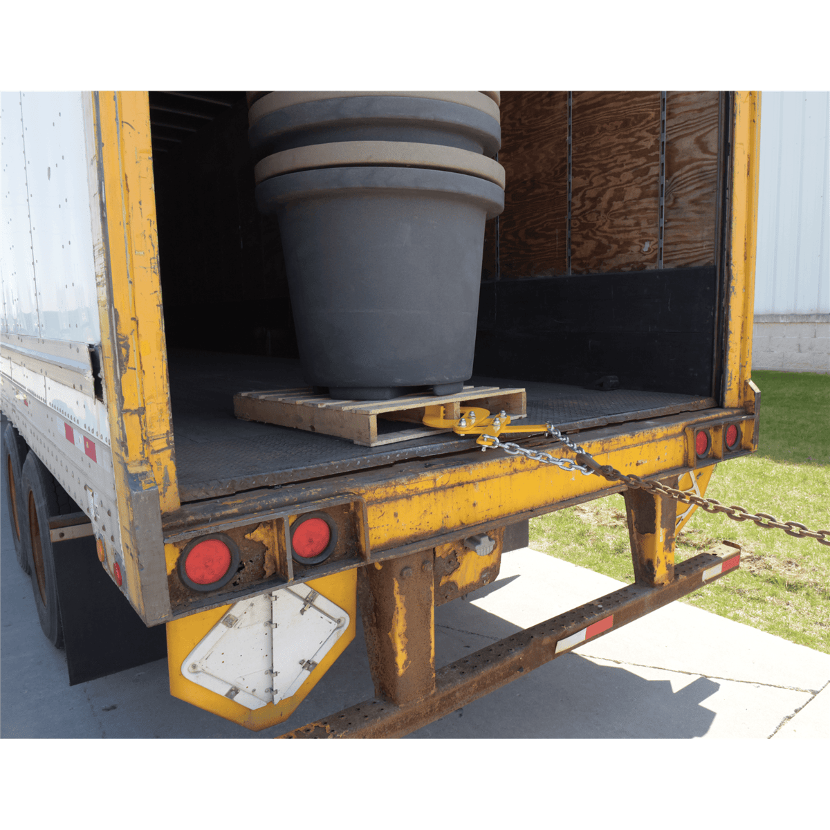Vestil Steel Double Scissor Pallet Puller 4 In. Jaw Opening 5000 Lb. Pulling Capacity Yellow PAL-21