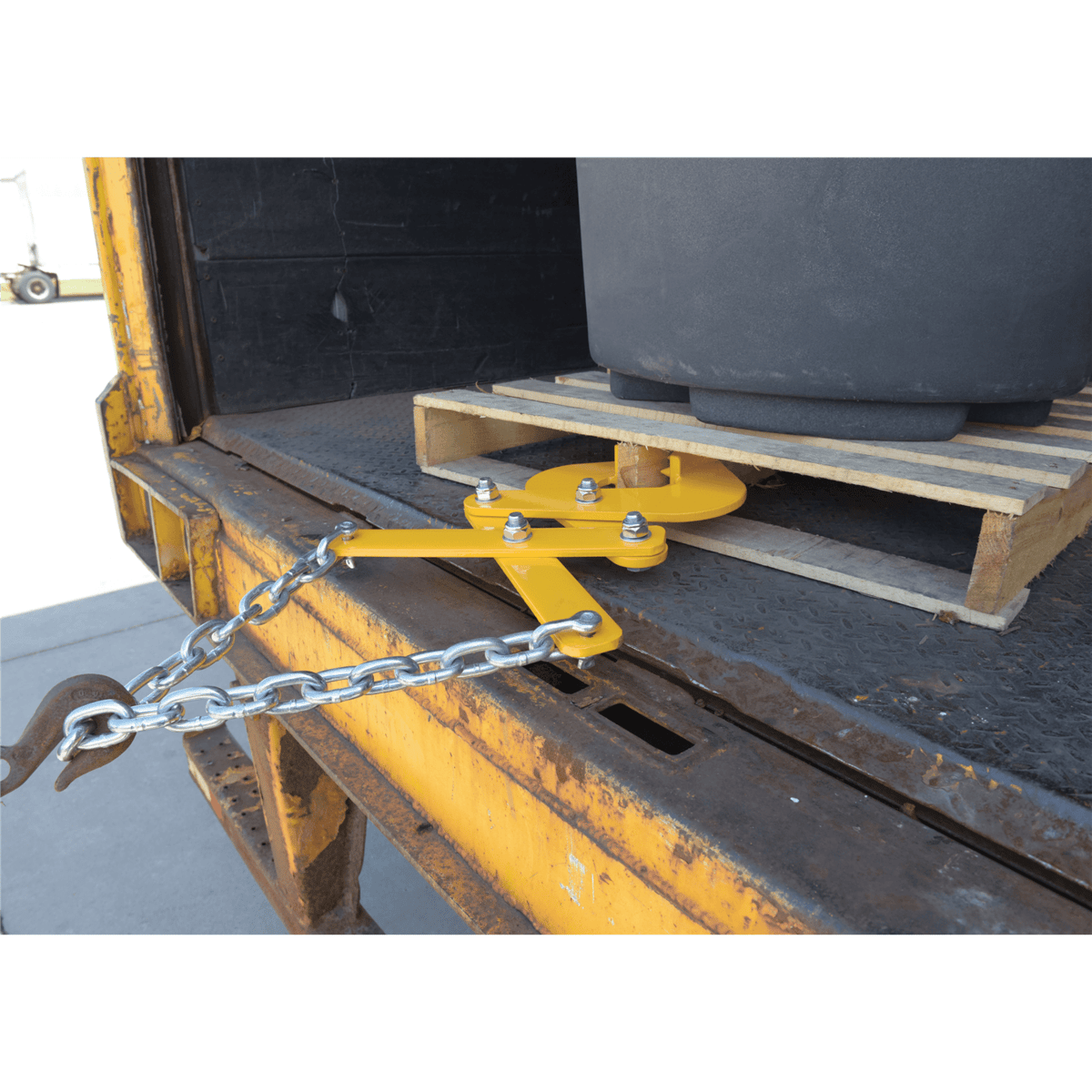Vestil Steel Double Scissor Pallet Puller 4 In. Jaw Opening 5000 Lb. Pulling Capacity Yellow PAL-21