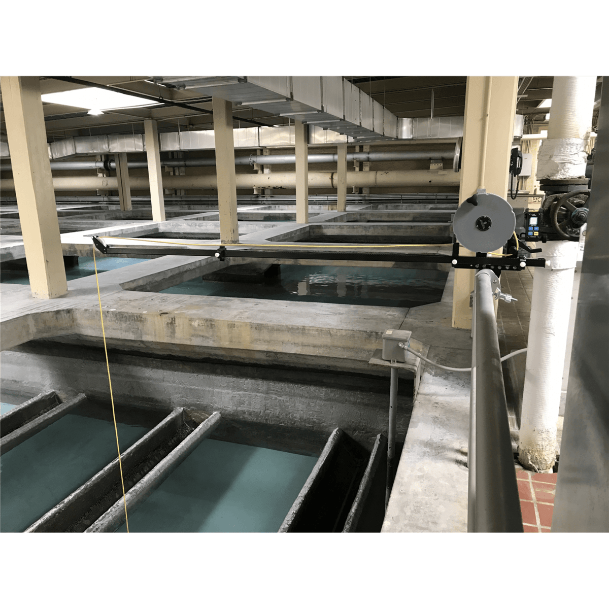 Raven Filter Media Manager, 25 ft (7.6m) Cable, Round Rail Clamp