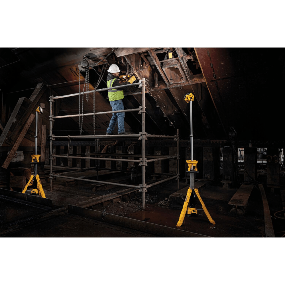 Dewalt 20v max cordless tripod light 2025