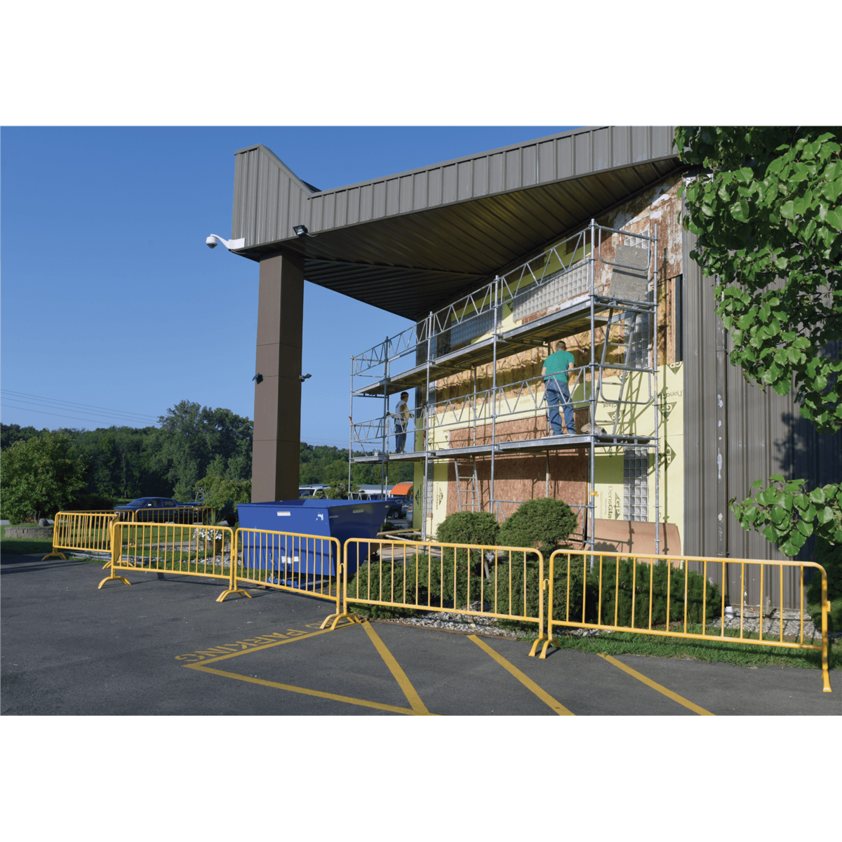 Vestil Steel HD Crowd Control Interlocking Barrier w/Curved Feet 101-3/4In Len. Yel. PRAIL-102-HD-Y