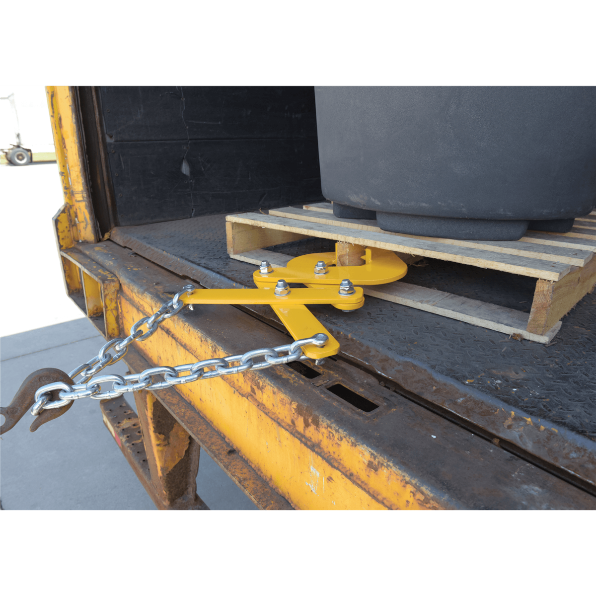 Vestil Steel Double Scissor Pallet Puller 4 In. Jaw Opening 5000 Lb. Pulling Capacity Yellow PAL-21