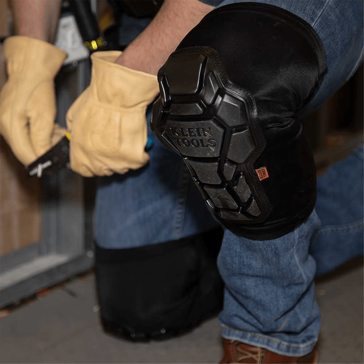 Klein® Tools Heavy Duty Knee Pad Sleeves, M/L