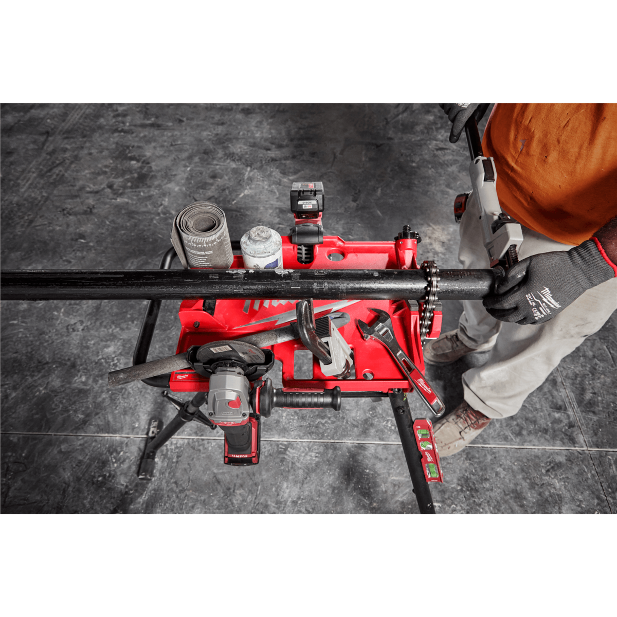 MILWAUKEE® 6” Leveling Tripod Chain Vise, 48-22-8690